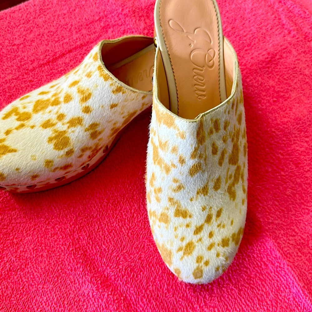 Zize6 1/2 woman white and brown.